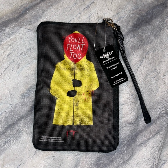NWT•Horror Film Set• BUCKLE-DOWN Canvas Wallet, “IT 2” & 2 “Terrifier” Film Pins - Picture 2 of 16